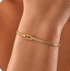 Twist Bracelet Elegant Heart Knot